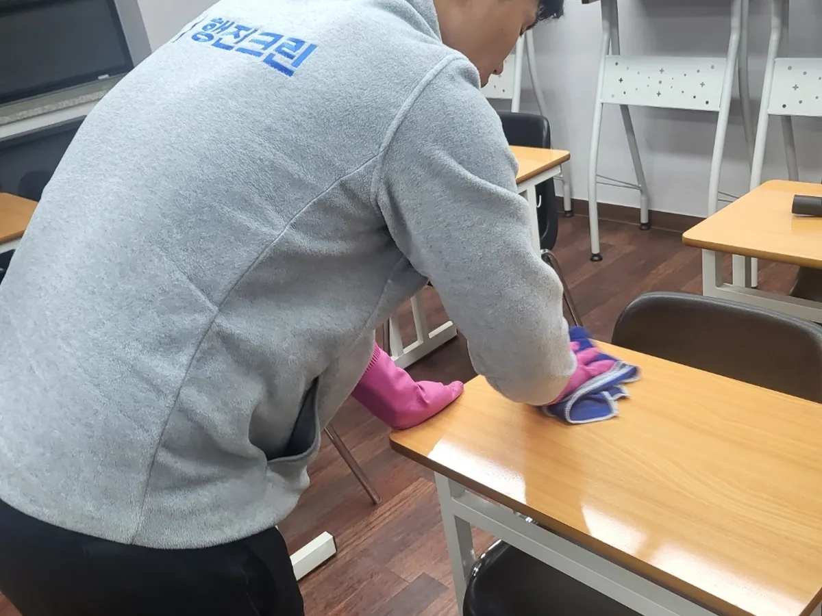 안산시 상록구 본오동 유치원 책걸상 교실 위생청소 사례 - 행진크린
